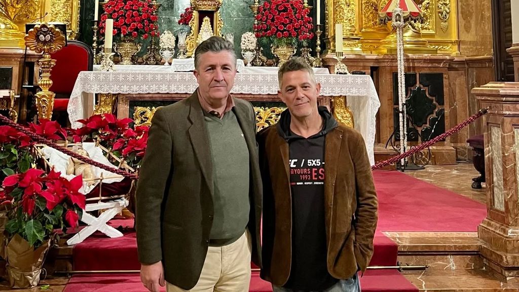 Así fue la visita de Alejandro Sanz al Cristo del Cachorro, en Sevilla