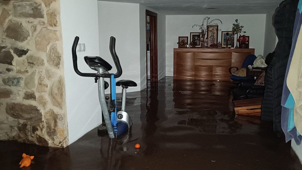 Imagen del estado de una vivienda de A Pobra (A Coruña) tras el desbordamiento del río Lérez