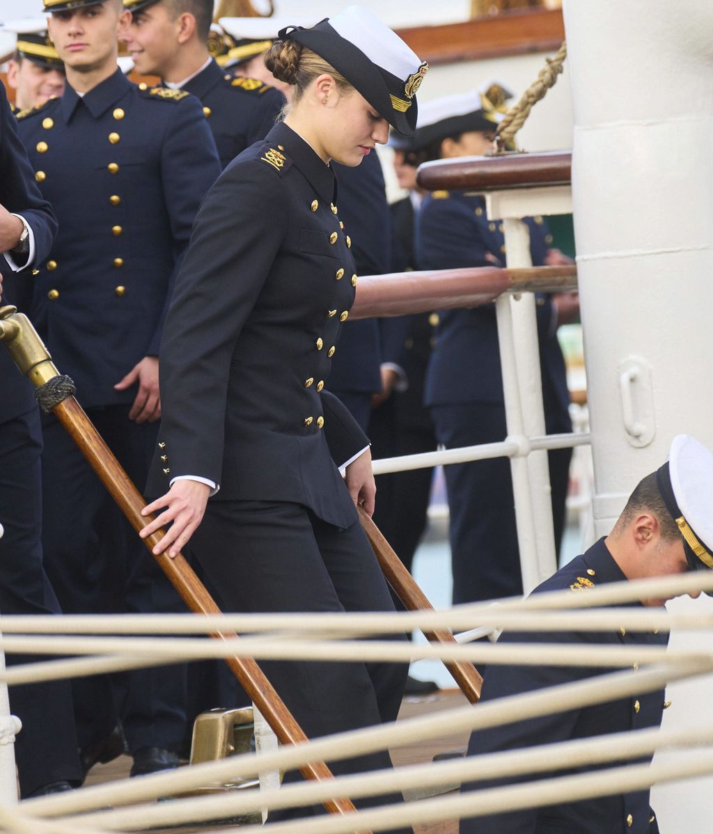 La princesa Leonor y sus compañeros en el buque.