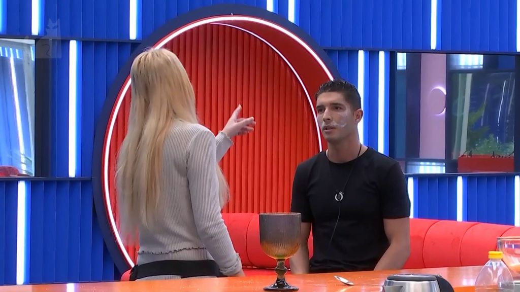 Vanessa Bouza discute con Alex Ghita