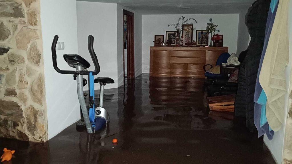 El desbordamiento del río Lérez a causa de las copiosas lluvias inundó 18 casas en el lugar de A Crocha, en A Pobra