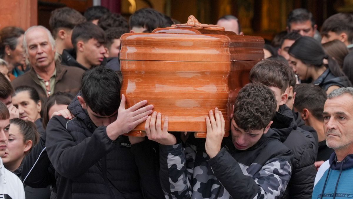 La emotiva despedida del pueblo de Aznalcóllar a Aarón, el niño asesinado al salir del instituto