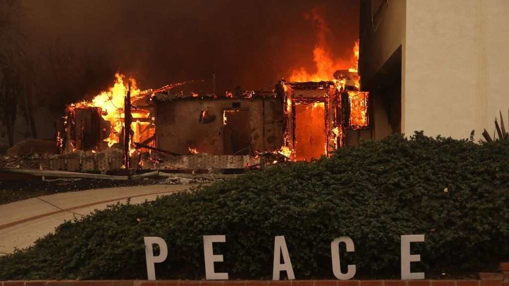 Los incendios de Los Ángeles, los más destructivos de su historia, dejan ya 10 muertos