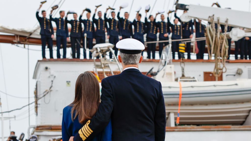 Así ha sido el momento en el que ha zarpado el buque escuela Juan Sebastián de Elcano