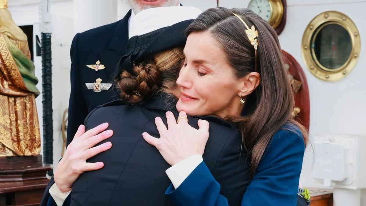 Imagen de la despedida entre la reina Letizia, Leonor y Felipe VI subida a redes sociales