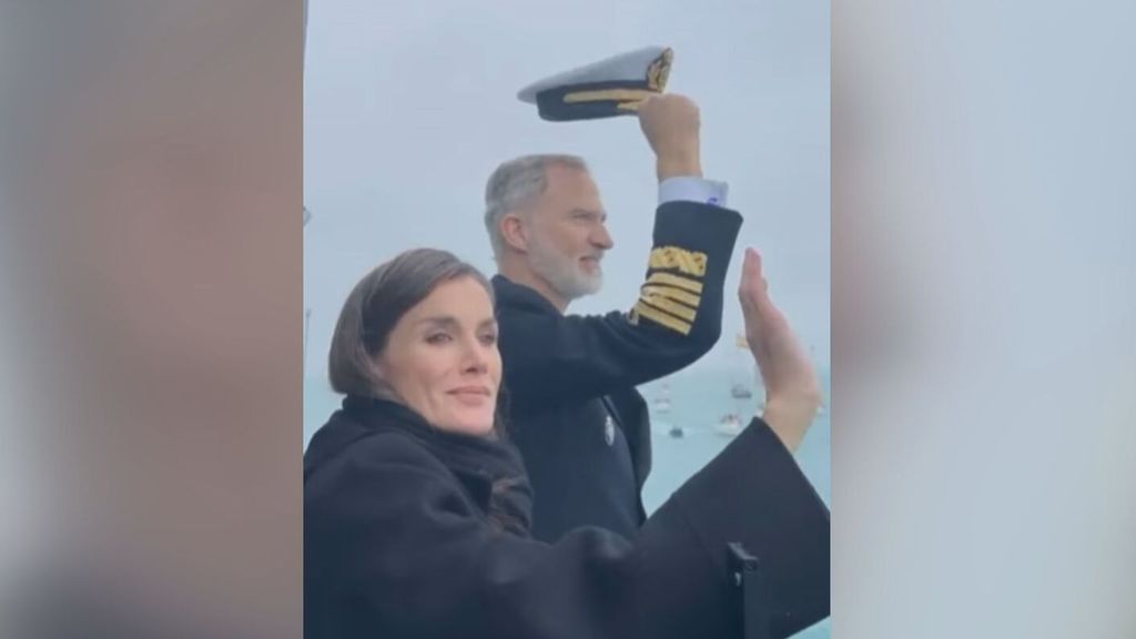 La reina Letizia se emociona al despedir a la princesa Leonor desde el buque Vigía de la Armada