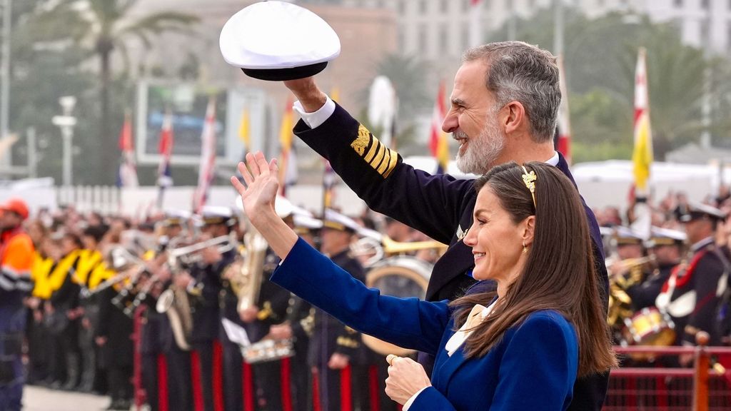 Los reyes Felipe y Letizia despiden en Cádiz a la princesa de Asturias, Leonor