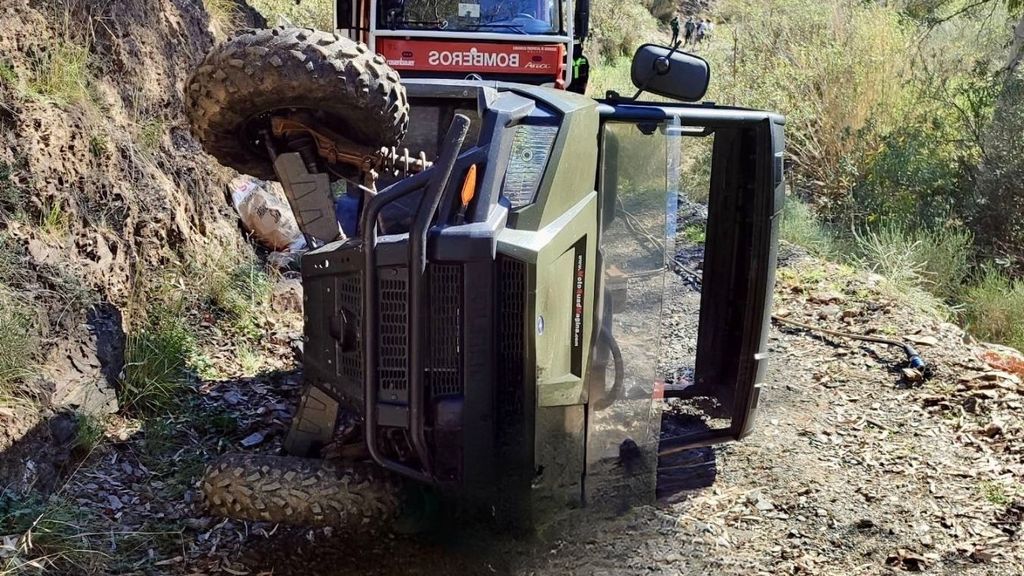 Quad volcado tras un accidente en Totalán, Málaga