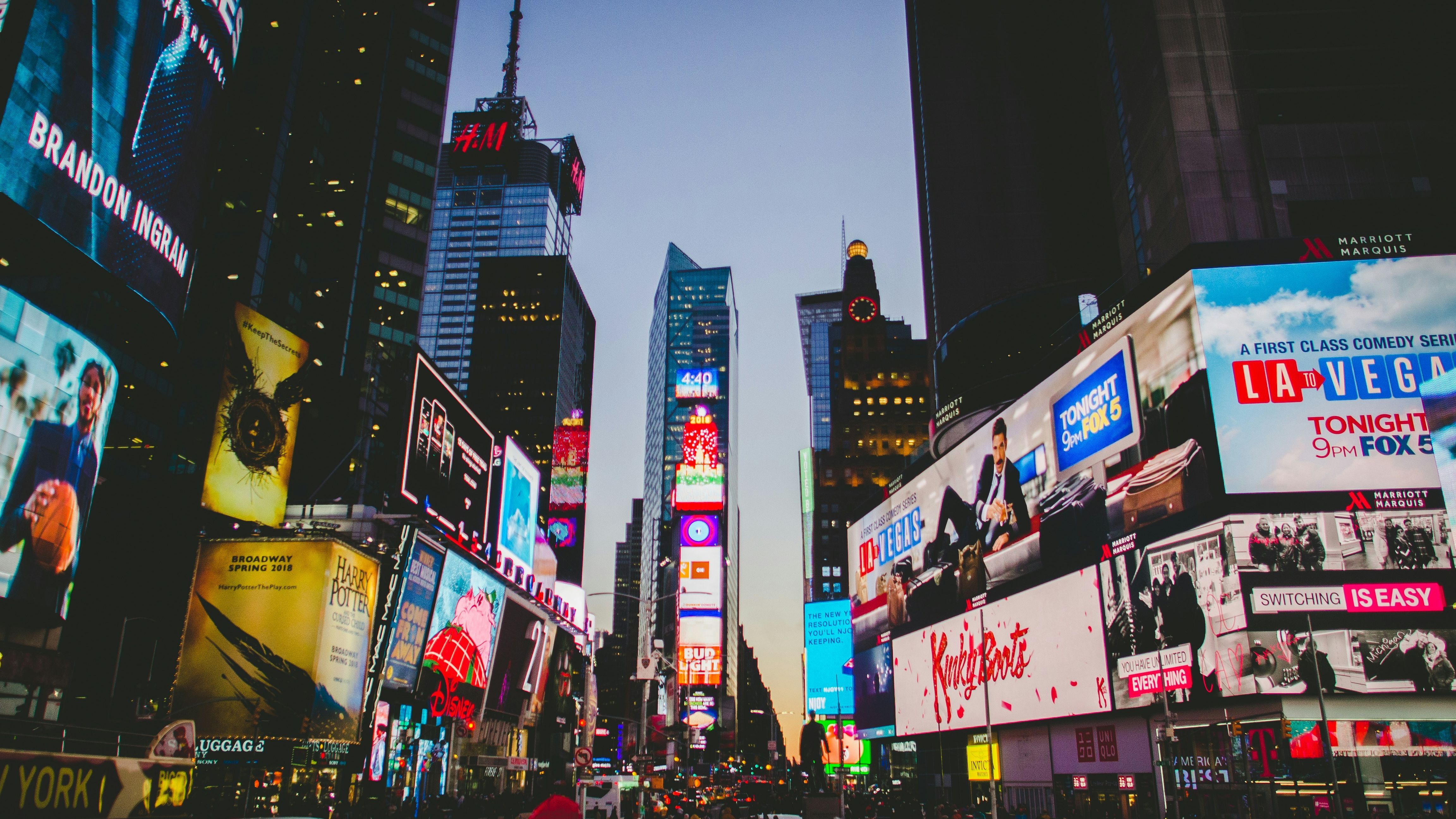 Times Square y sus murales publicitarios de neón
