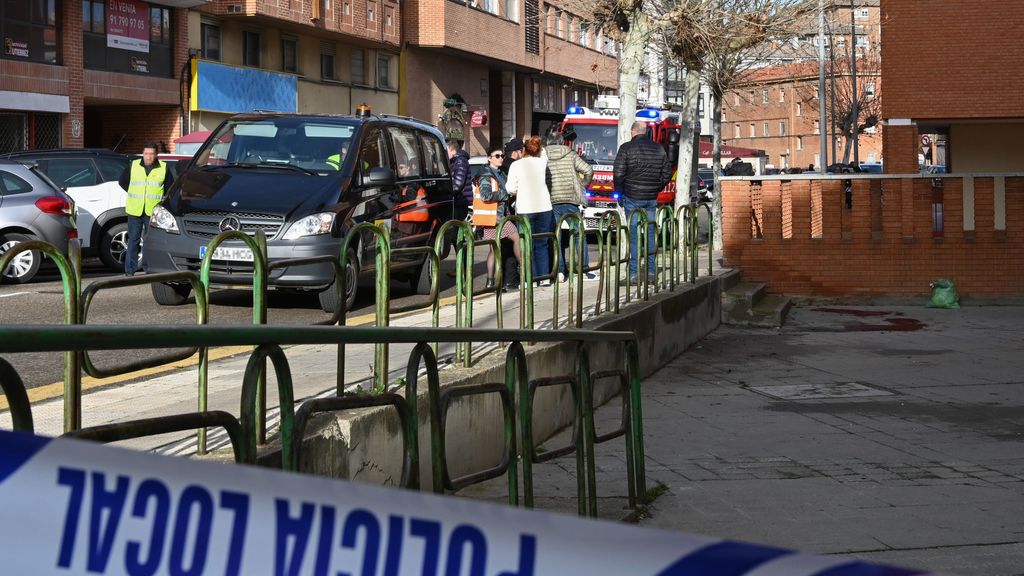 Un menor mata a su padre a puñaladas en plena calle en Palencia