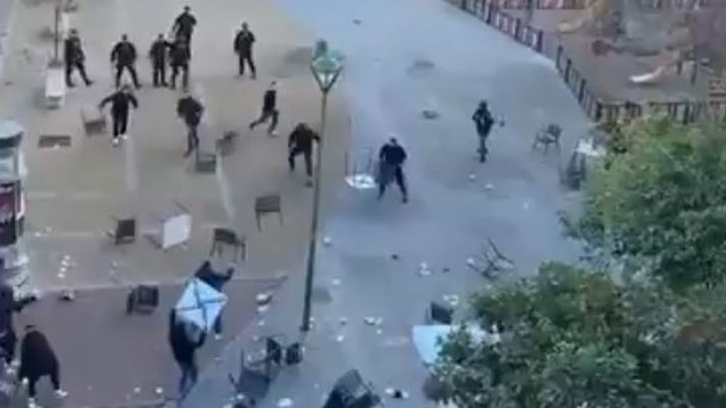 Batalla campal en Córdoba con lanzamientos de sillas y mesas