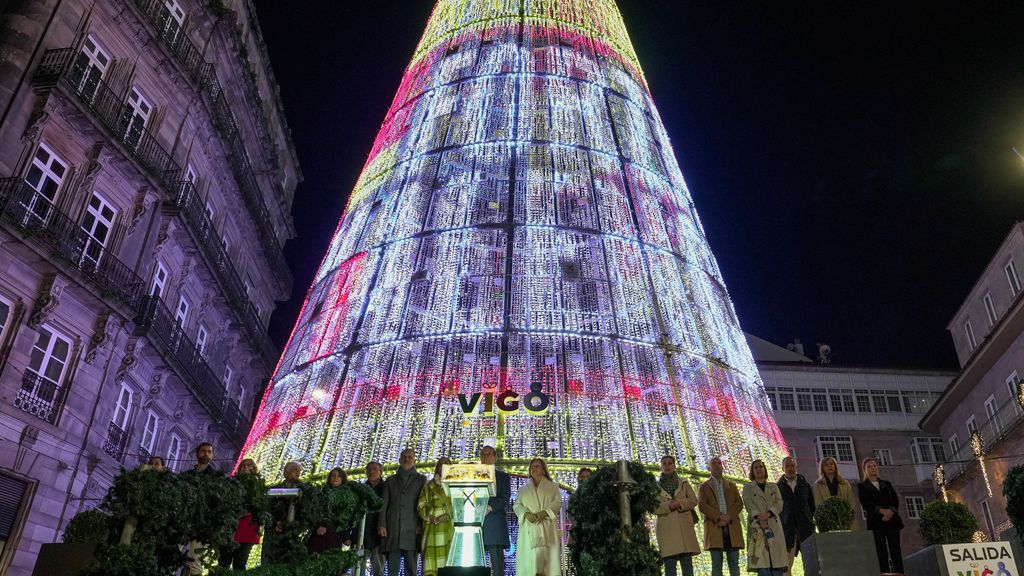 El homenaje de Vigo a Valencia en su apagado de la Navidad