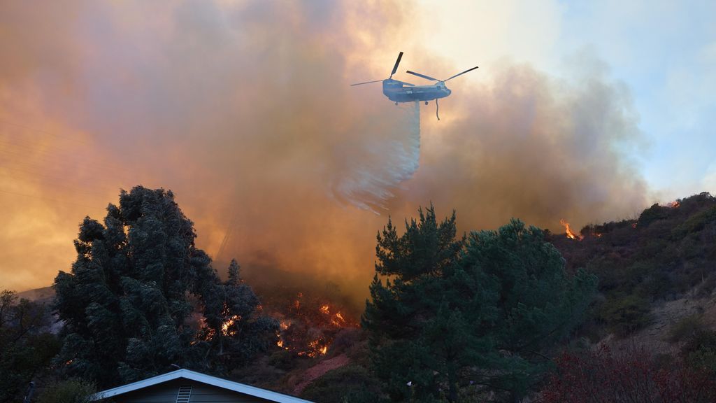 La superficie arrasada por el fuego en Los Ángeles es como si la ciudad entera de Sevilla se hubiera quemado