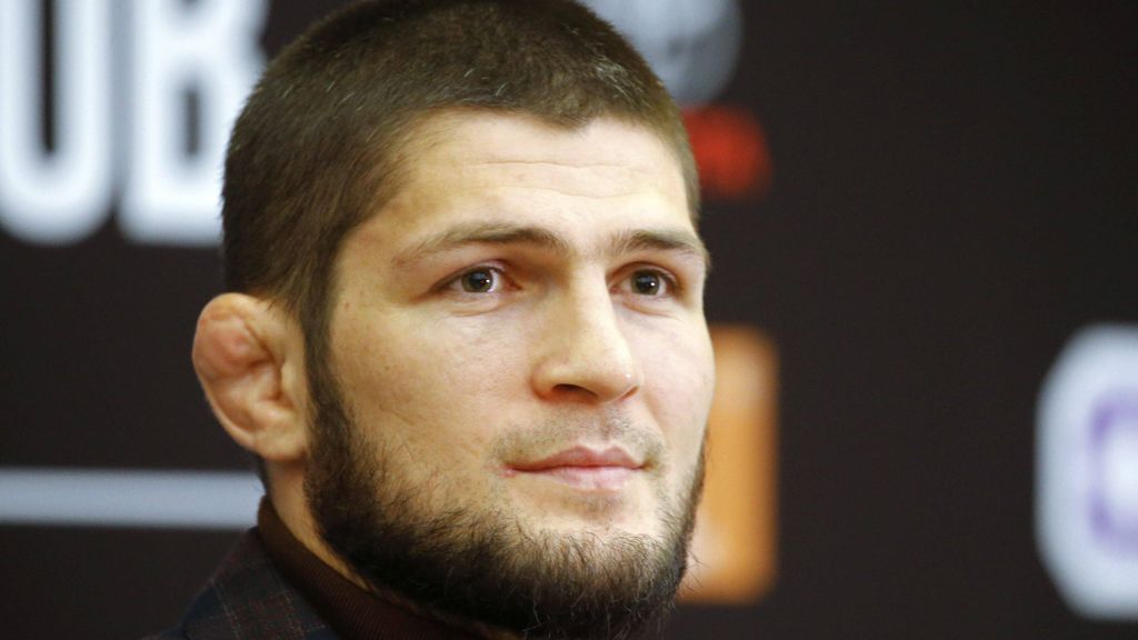 Khabib Nurmagomédov, excampeón de la UFC, expulsado de un vuelo tras una discusión con una azafata