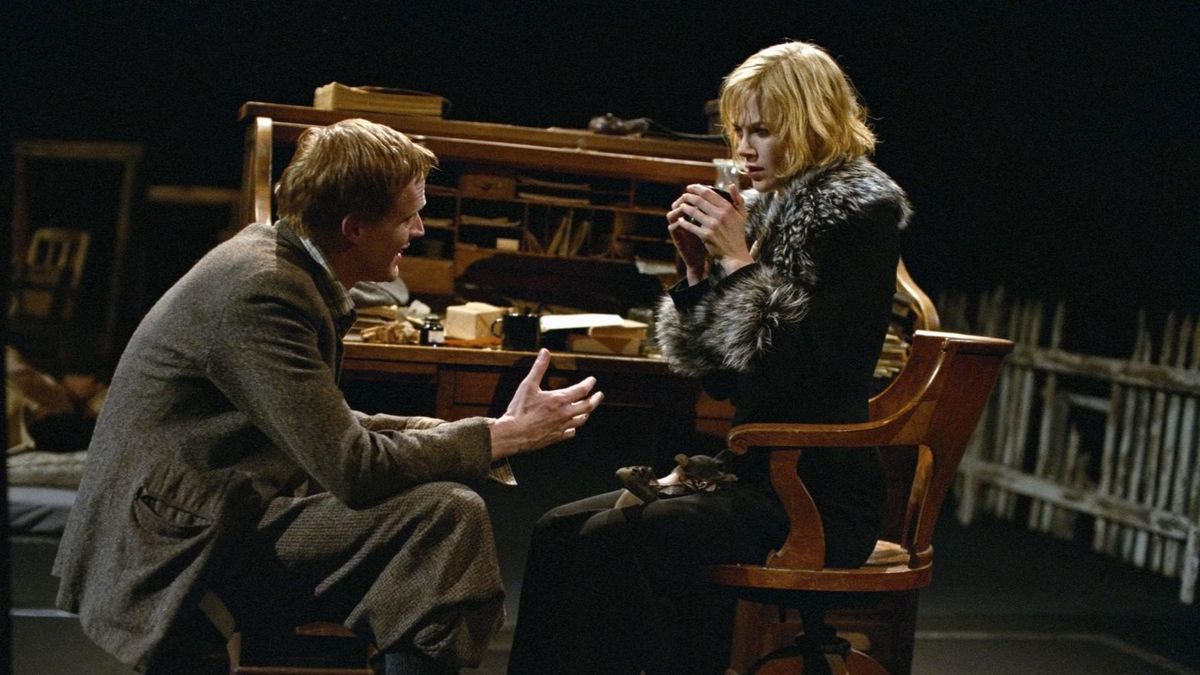 Nicole Kidman y Paul Bettanny en una escena de la cinta