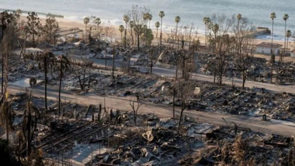 Habilitan campamentos para refugiar a los miles de evacuados por los incendios de Los Ángeles