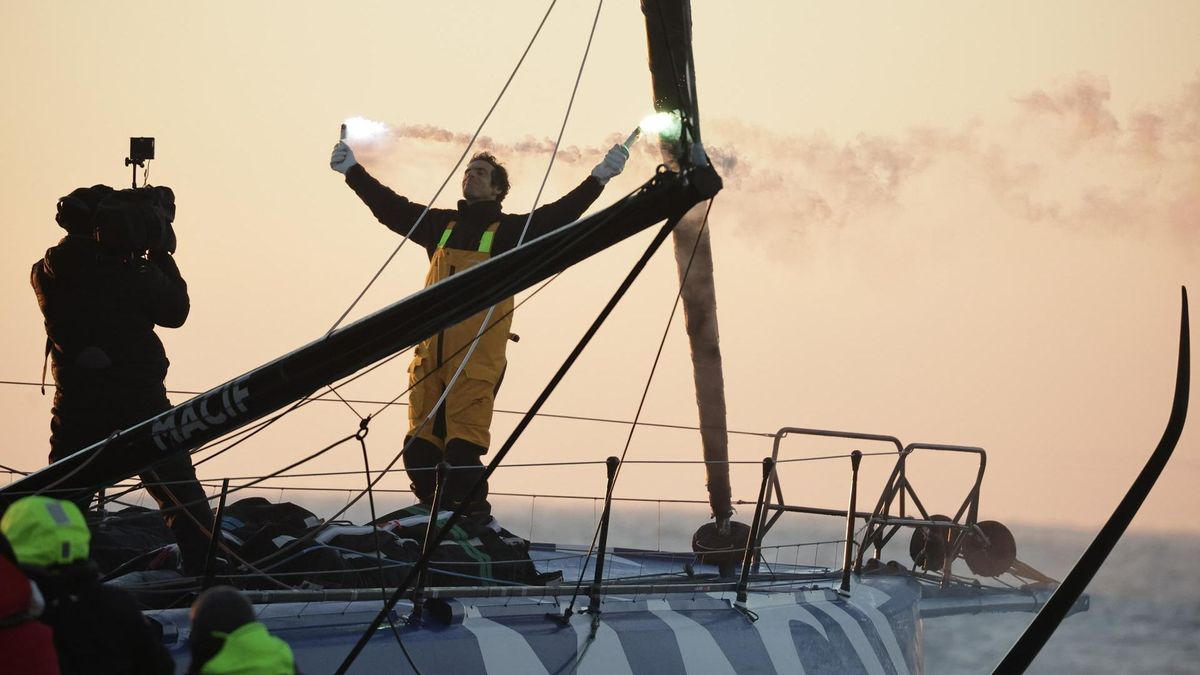 El francés Charlie Dalin bate el récord de la regata ‘Vuelta al Mundo en Solitario’