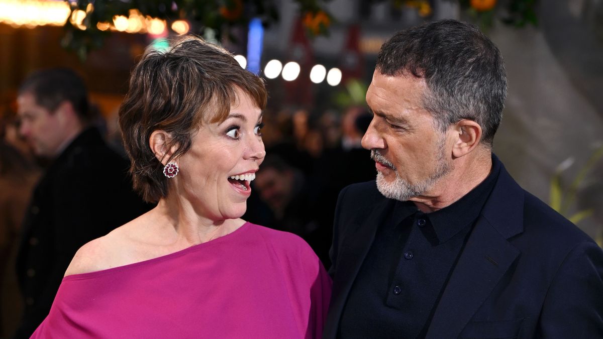 La ofensa culinaria de Antonio Banderas a Olivia Colman: con qué se toman los panecillos ingleses