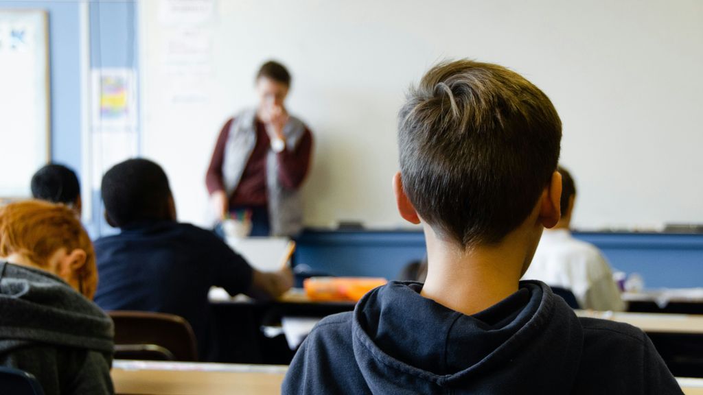 Niños en una clase de colegio