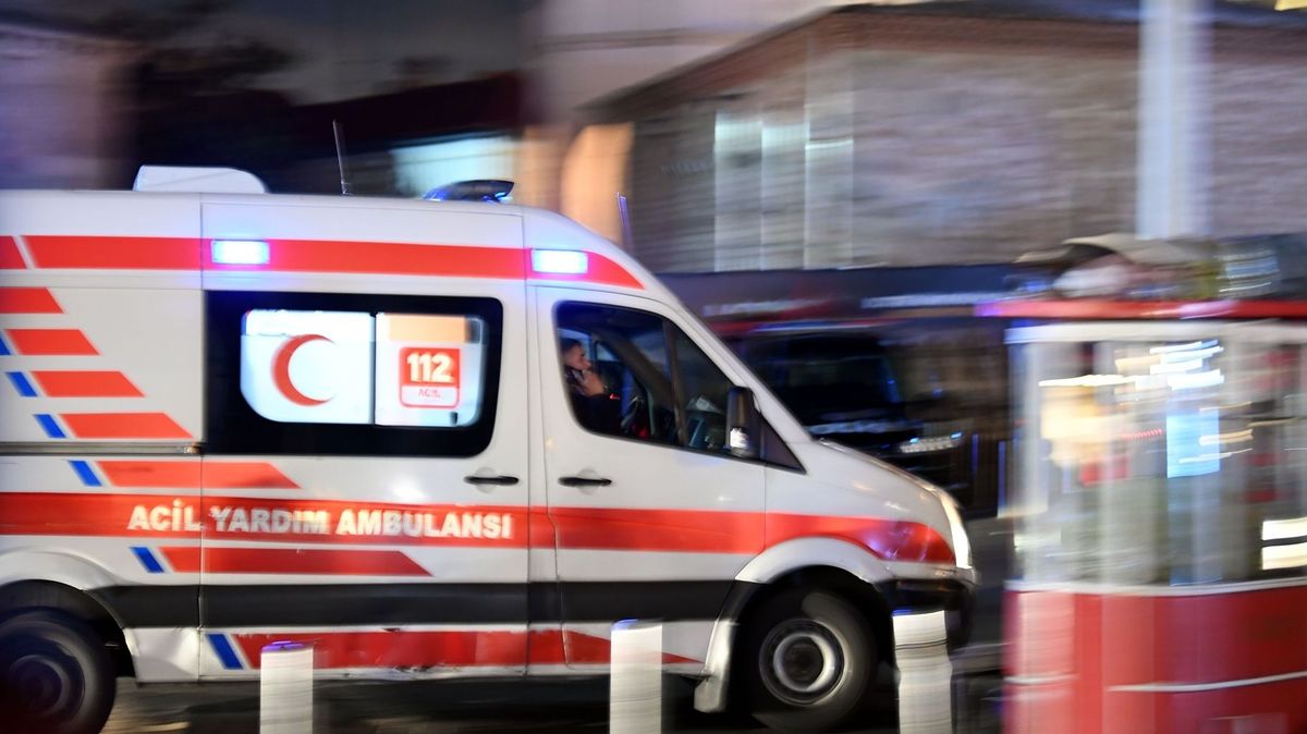 Imagen de archivo de una ambulancia en Estambul