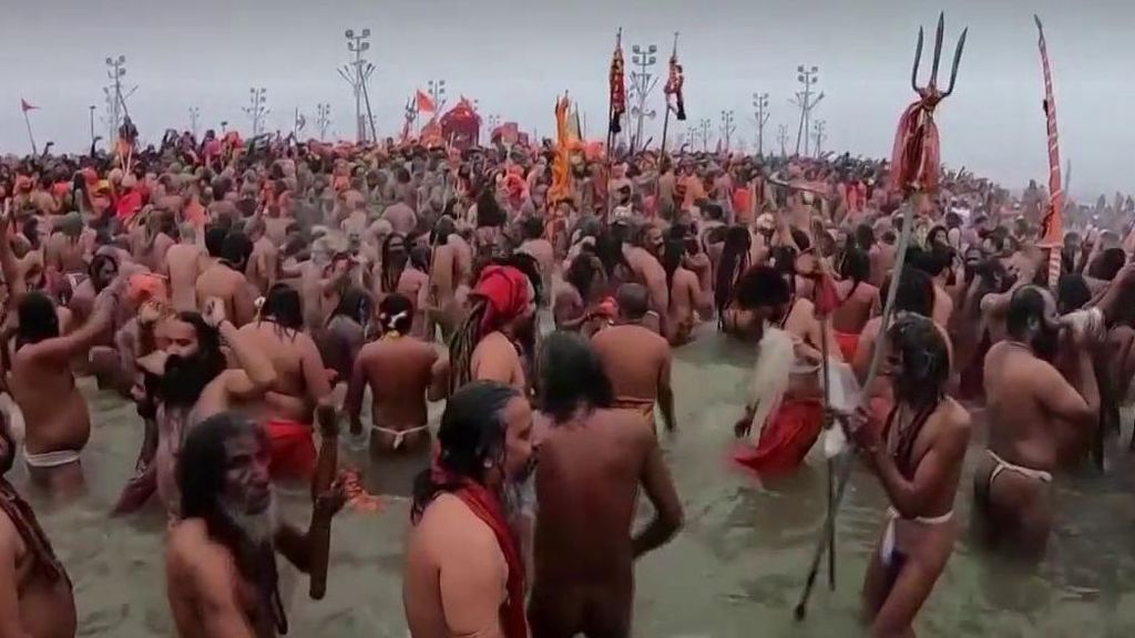 35 millones de peregrinos en el primer baño sagrado de Kumbh Mela