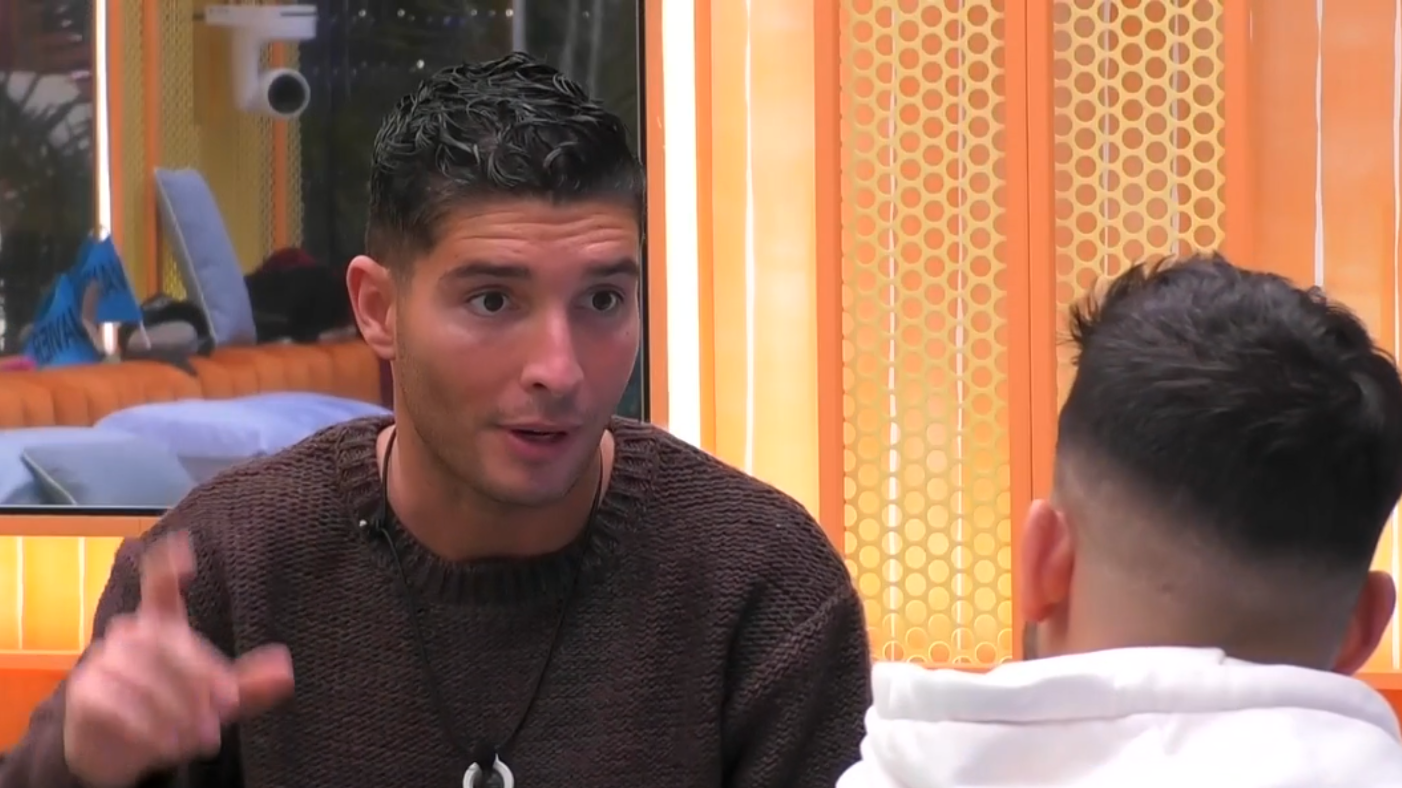 Álex reconciliándose con Frigenti