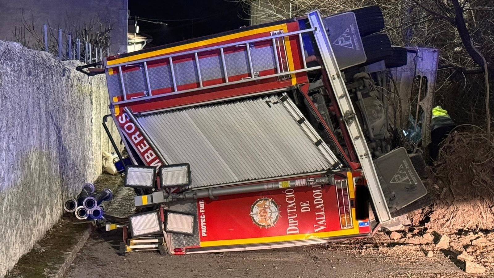 Camión de bomberos que volcó el pasado martes en Valladolid