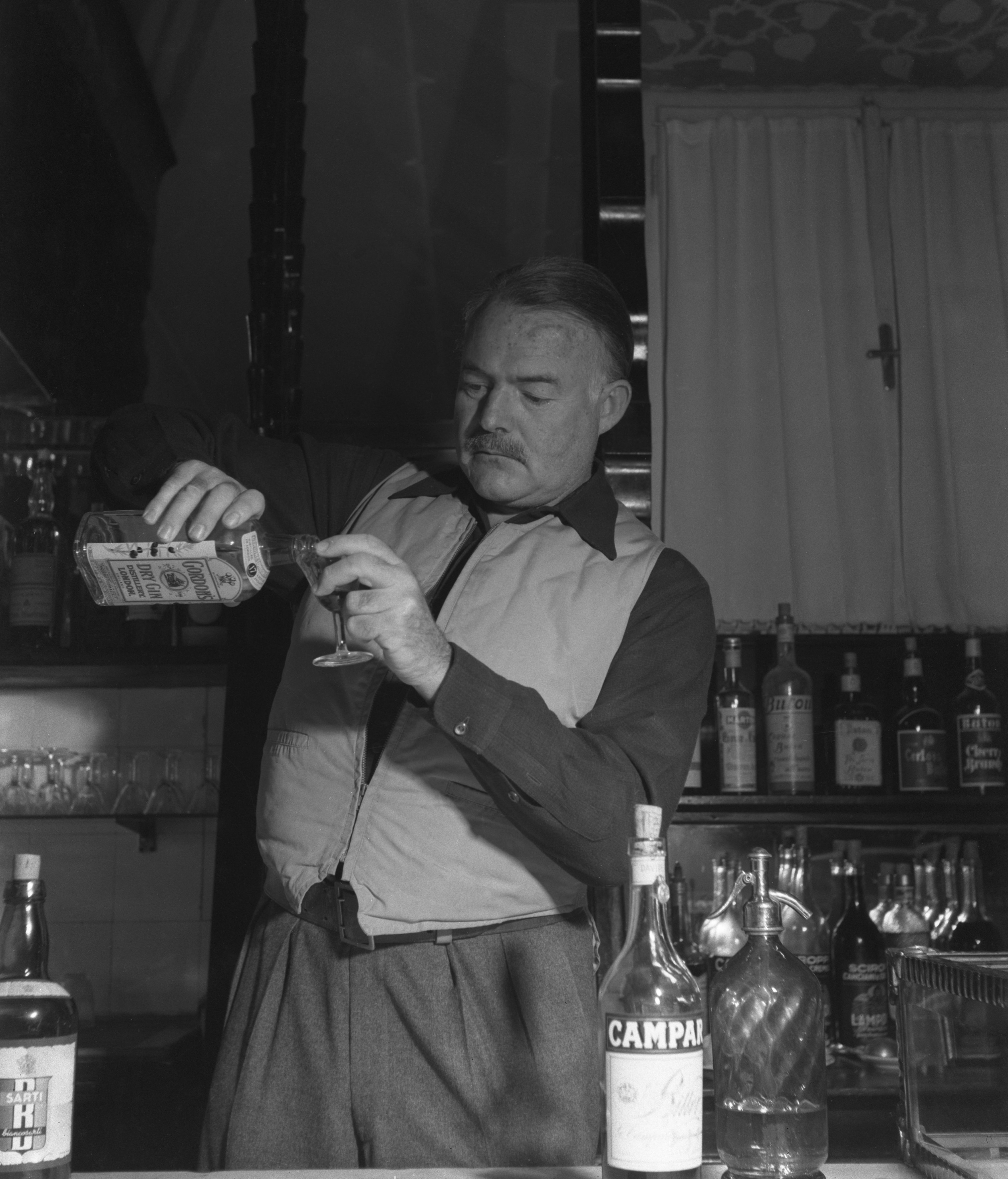 Hemingway dándole al drinking