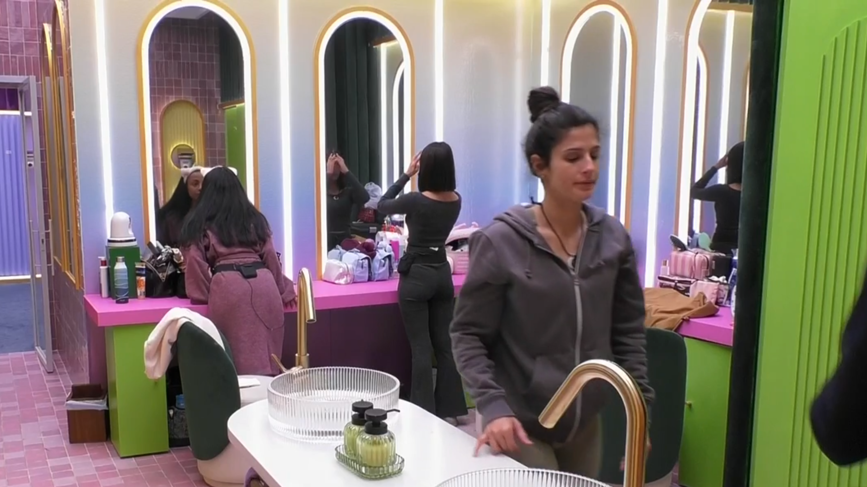 Jeimy y Marieta deciden que hacerse en el pelo esta noche