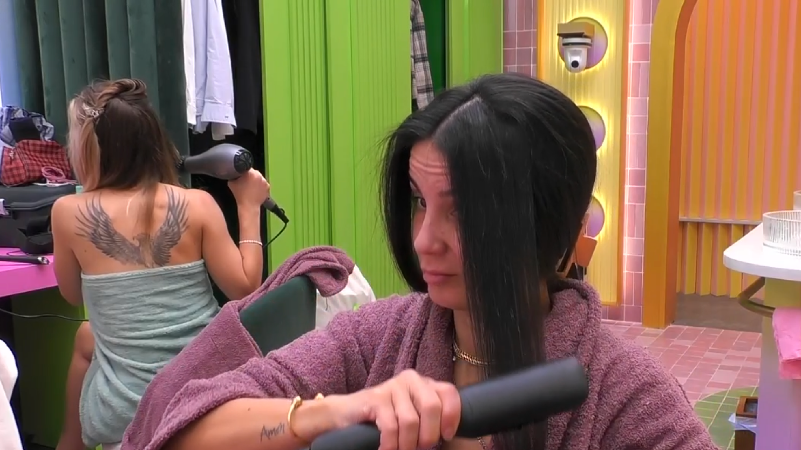 Los concursantes en el tocador