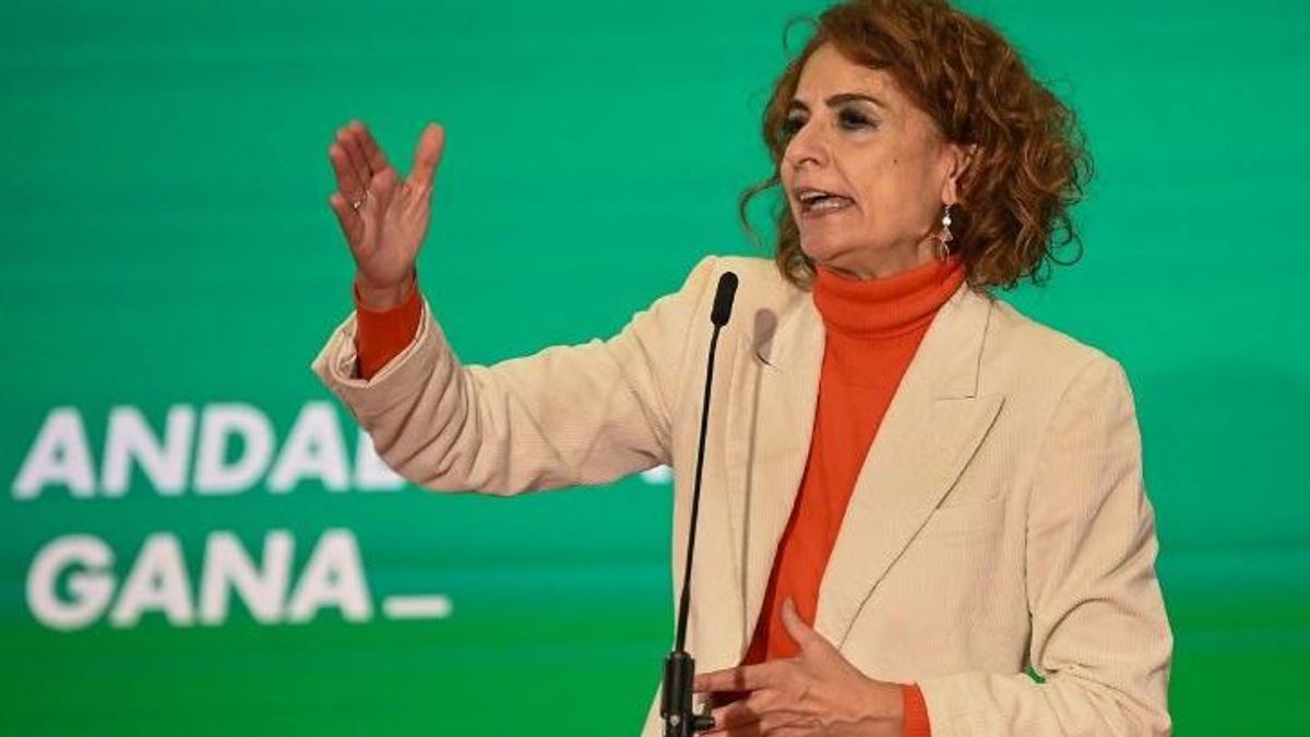 María Jesús Montero, "orgullosa" de Chaves y Griñán, critica que el PP siga "ERE que ERE"