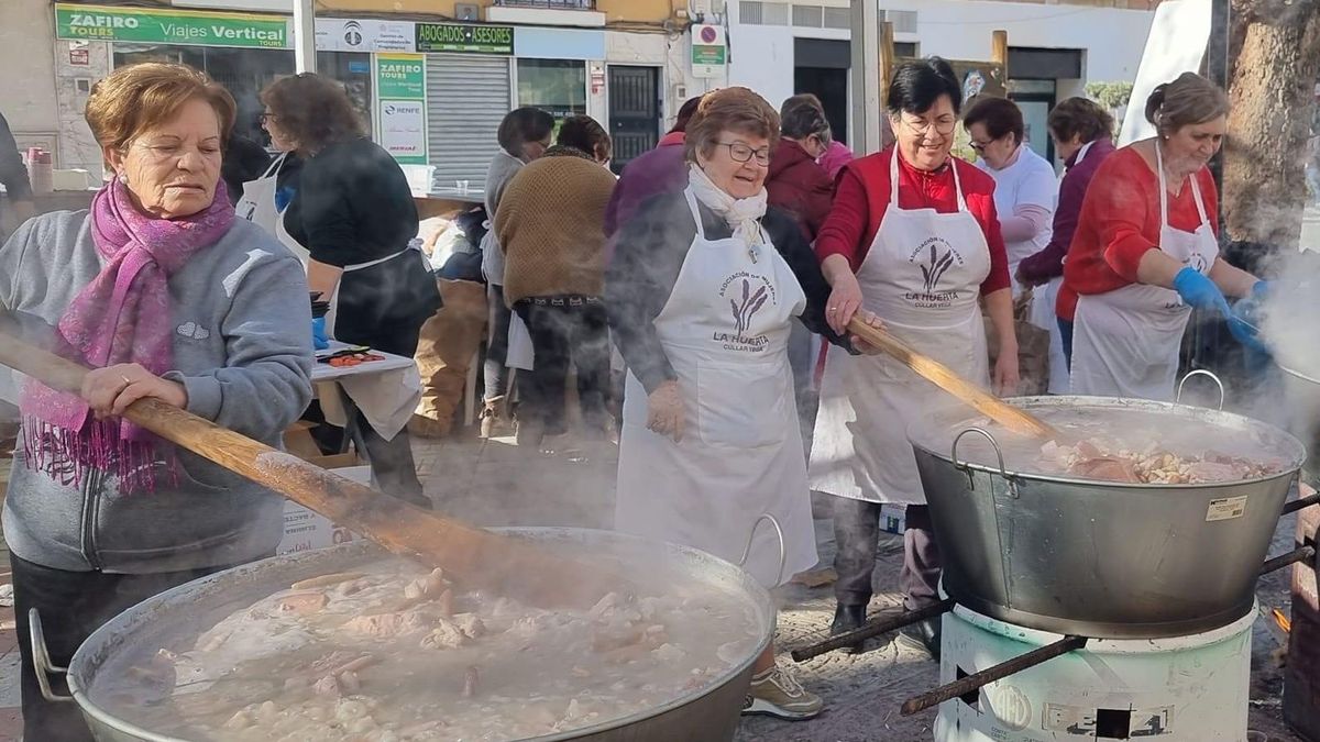 Vecinas de Cúllar Vega preparando puchero andaluz