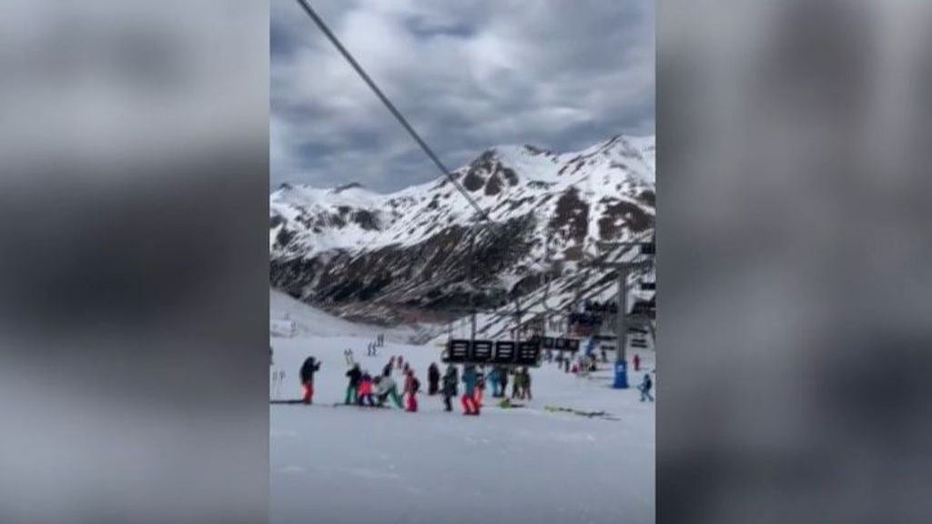 Al menos nueve heridos muy graves en un accidente en un remonte en la estación de Astún