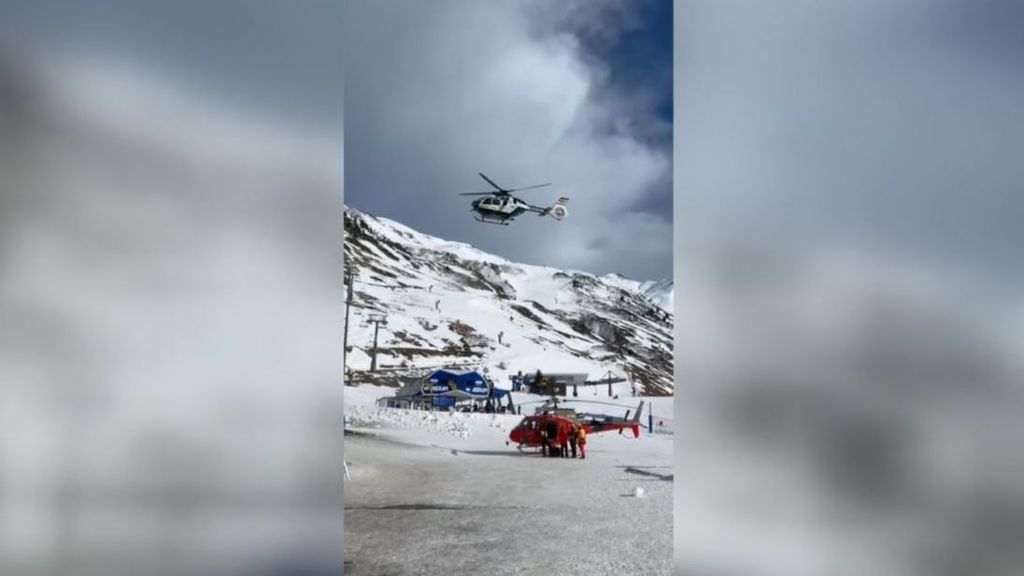 Imagen de los helicópteros atendiendo a los heridos en Astún