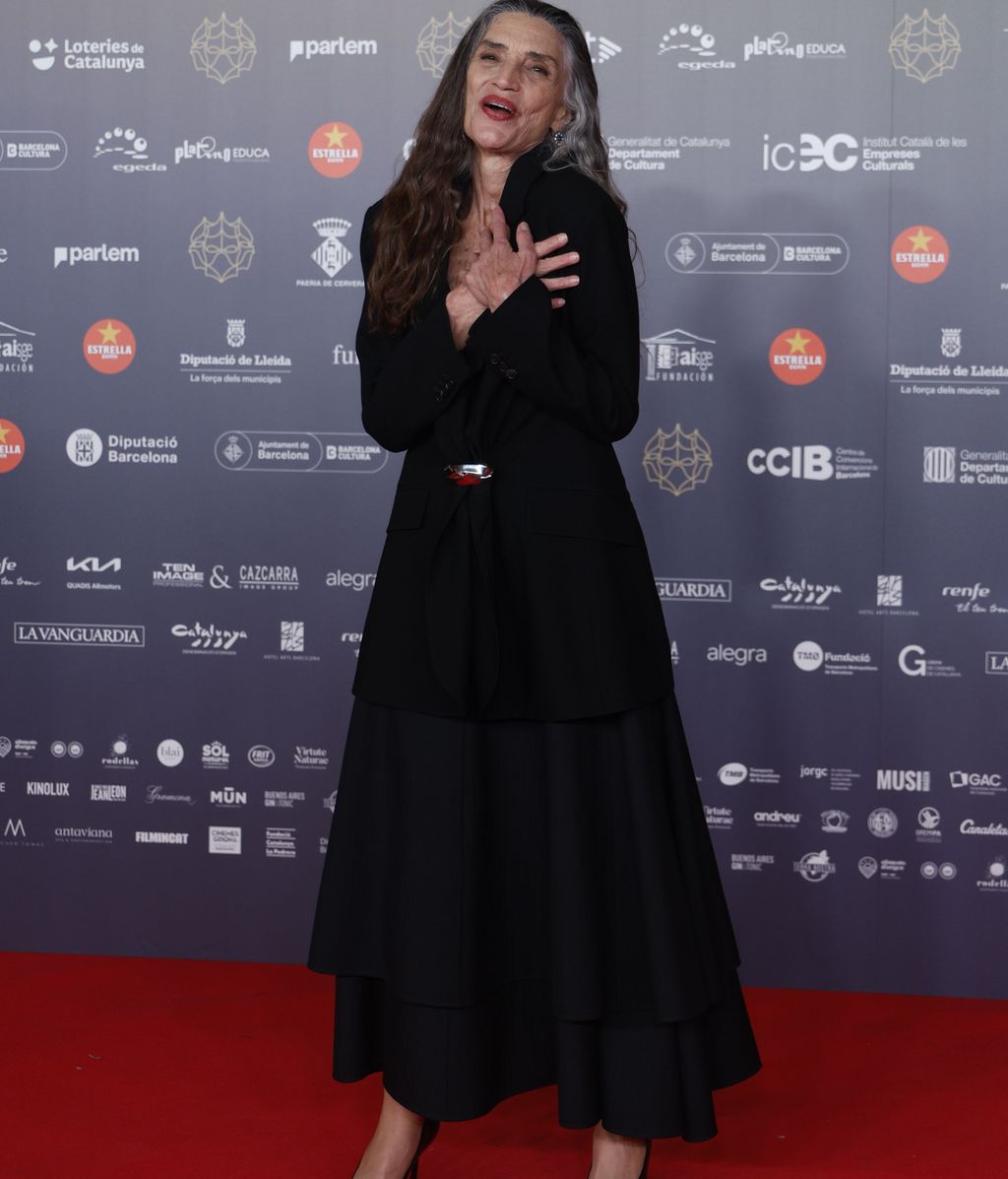 La actriz Angela Molina posa a su llegada a la gala de los XVII Premios Gaudí de cine.