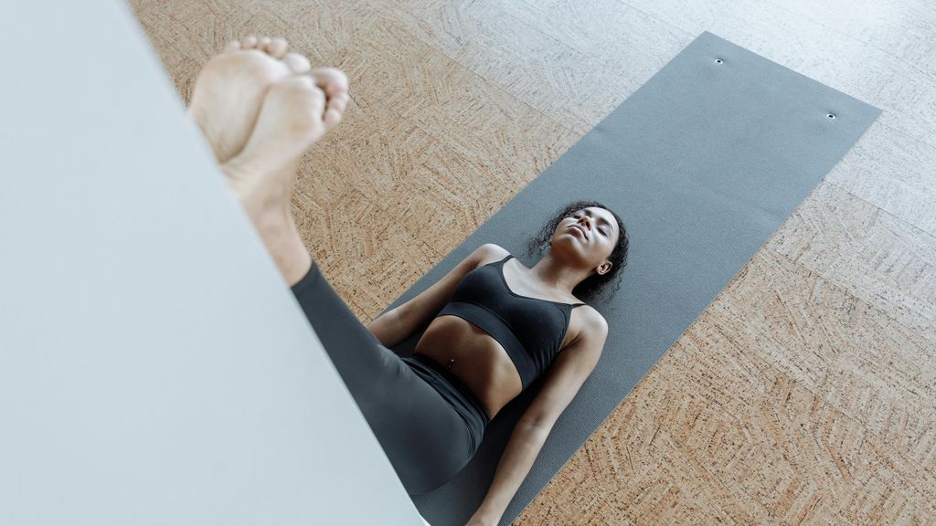 Poner las piernas en la pared es muy beneficioso para la salud