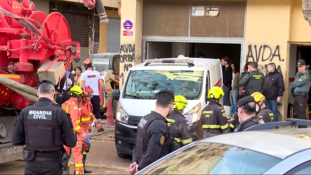 Un operario muerto y otro herido por un derrumbe en Benetússer, municipio muy afectado por la DANA