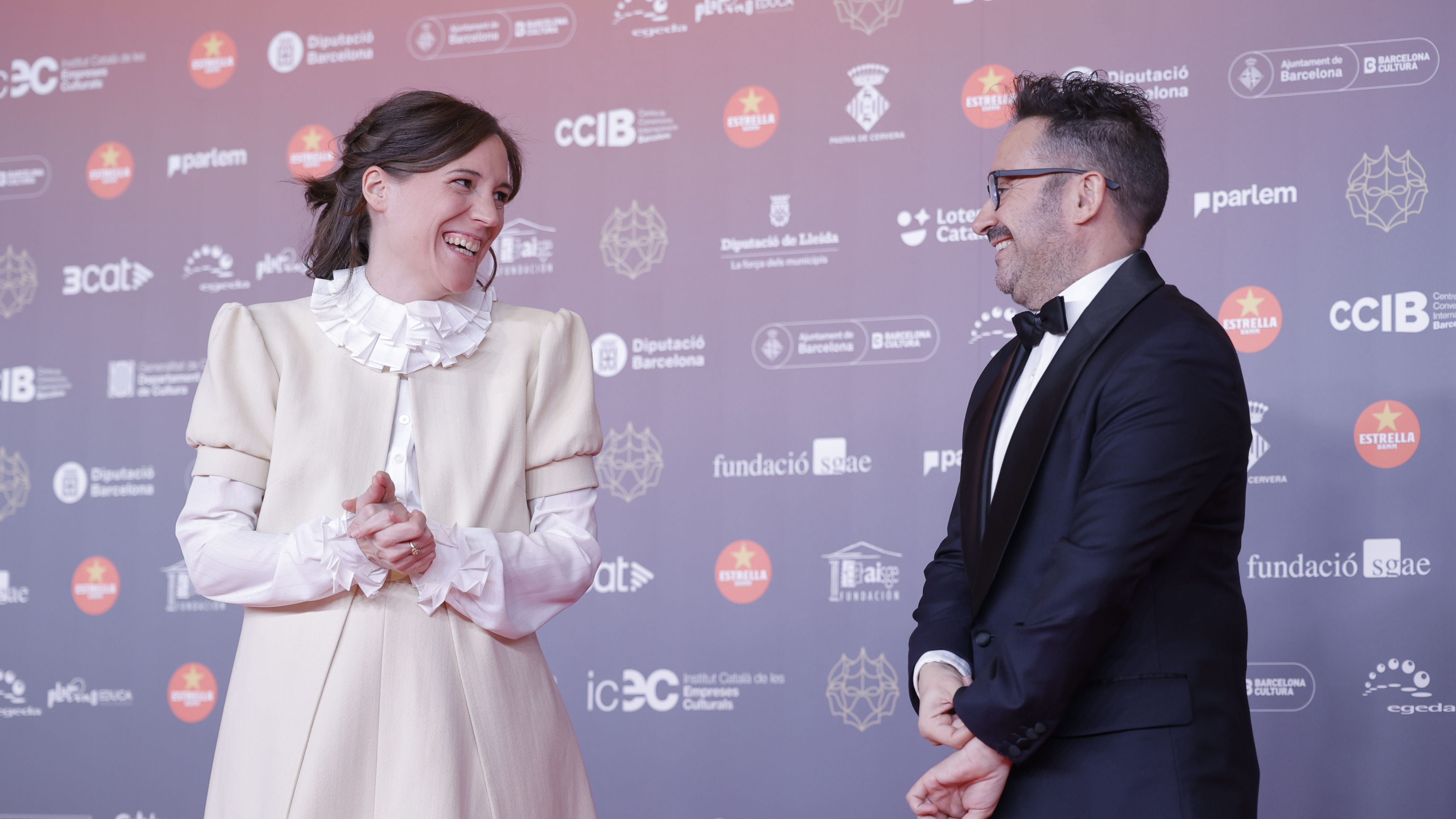 La directora Carla Simón y el cineasta Juan Antonio Bayona