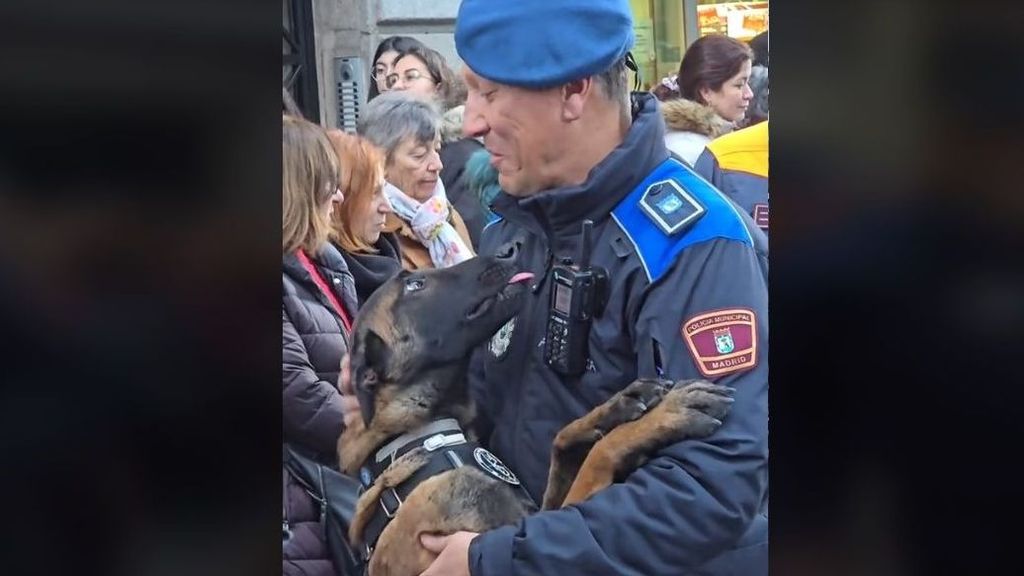 El enternecedor abrazo de un policía de Madrid con su agente canina: "Amor verdadero"