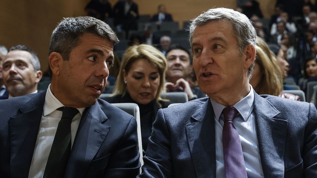 El presidente de la Generalitat Valenciana y del y del PPCV, Carlos Mazón, y el presidente del Partido Popular, Alberto Núñez Feijóo