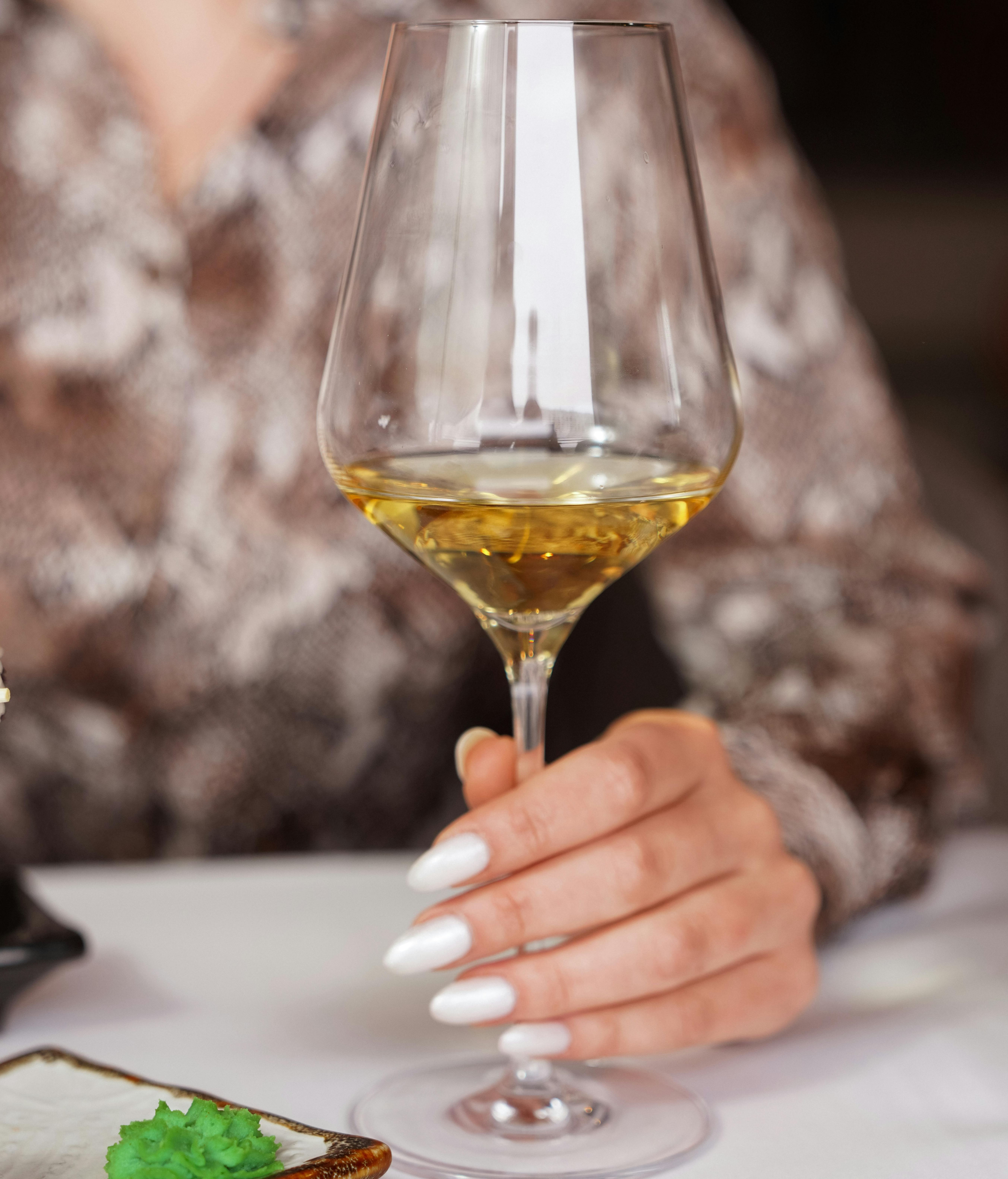 El vino blanco posee cualidades nutricionales significativas
