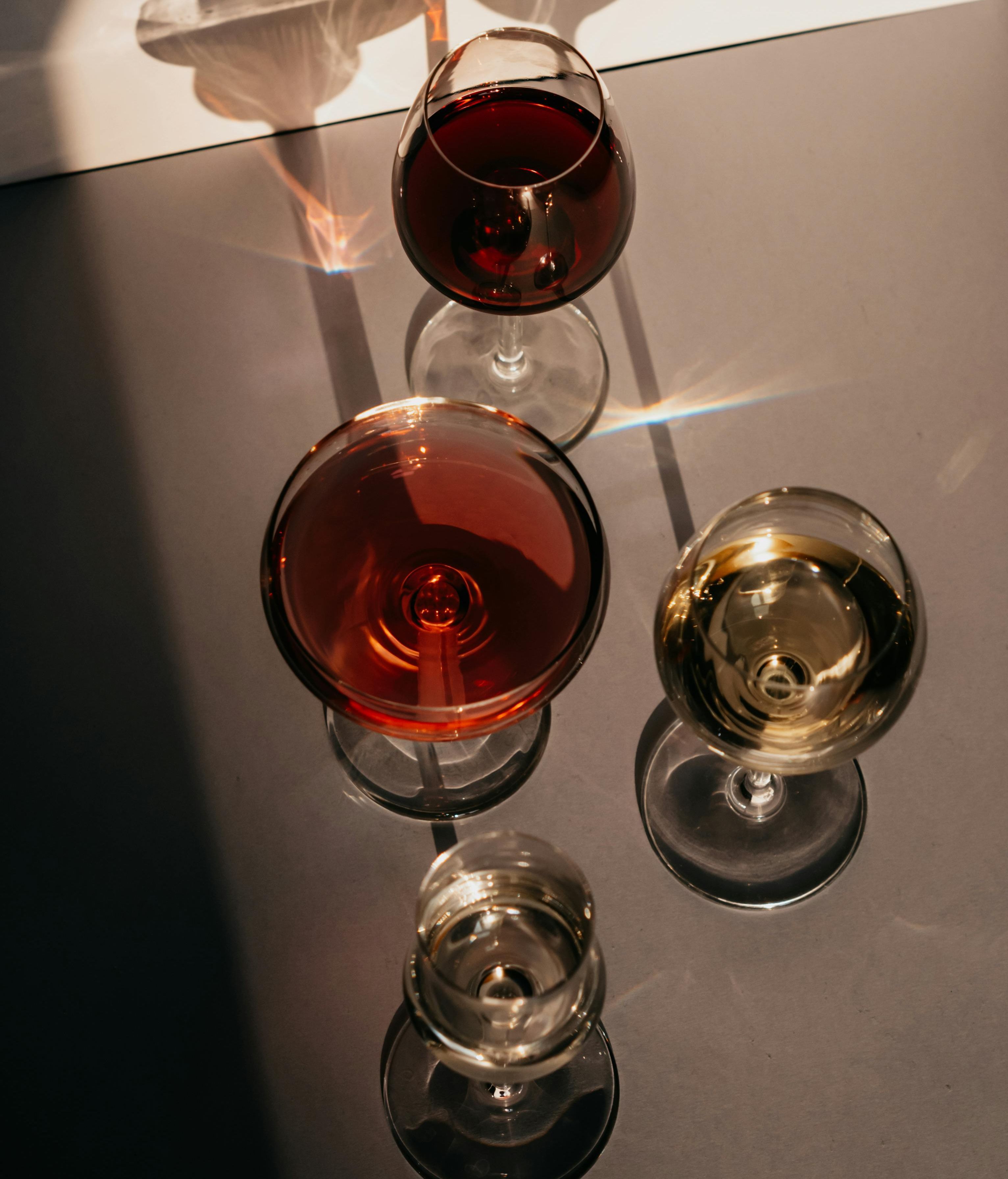 El vino blanco posee menos calorías respecto al tinto