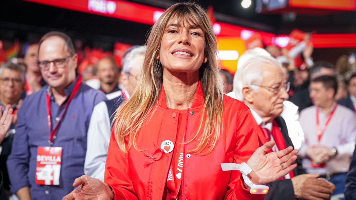 La esposa del presidente del Gobierno Begoña Gómez durante la clausura del 41º Congreso Federal del PSOE