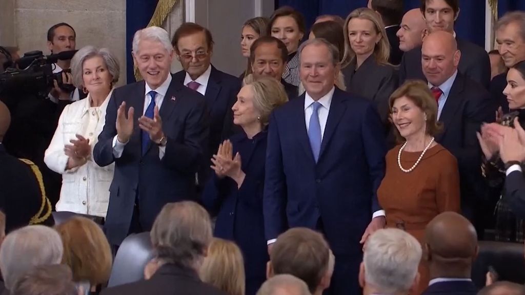 Los expresidentes Bill Clinton y George Bush en la toma de posesión de Donald Trump