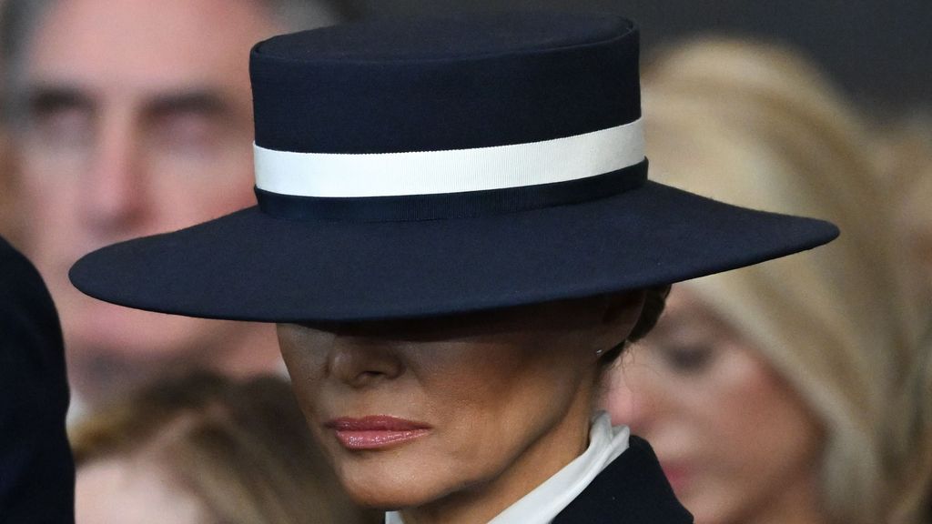 El sombrero de Melania Trump, el protagonista viral de la toma de posesión: acapara todos los memes