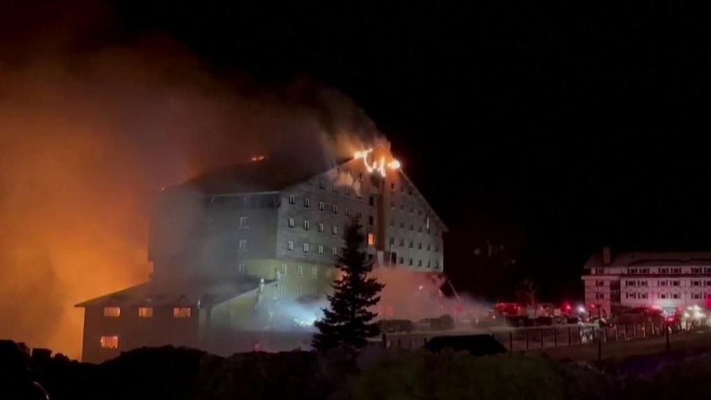 Trágico incendio de un hotel en Turquía: hay 76 muertos y medio centenar de heridos