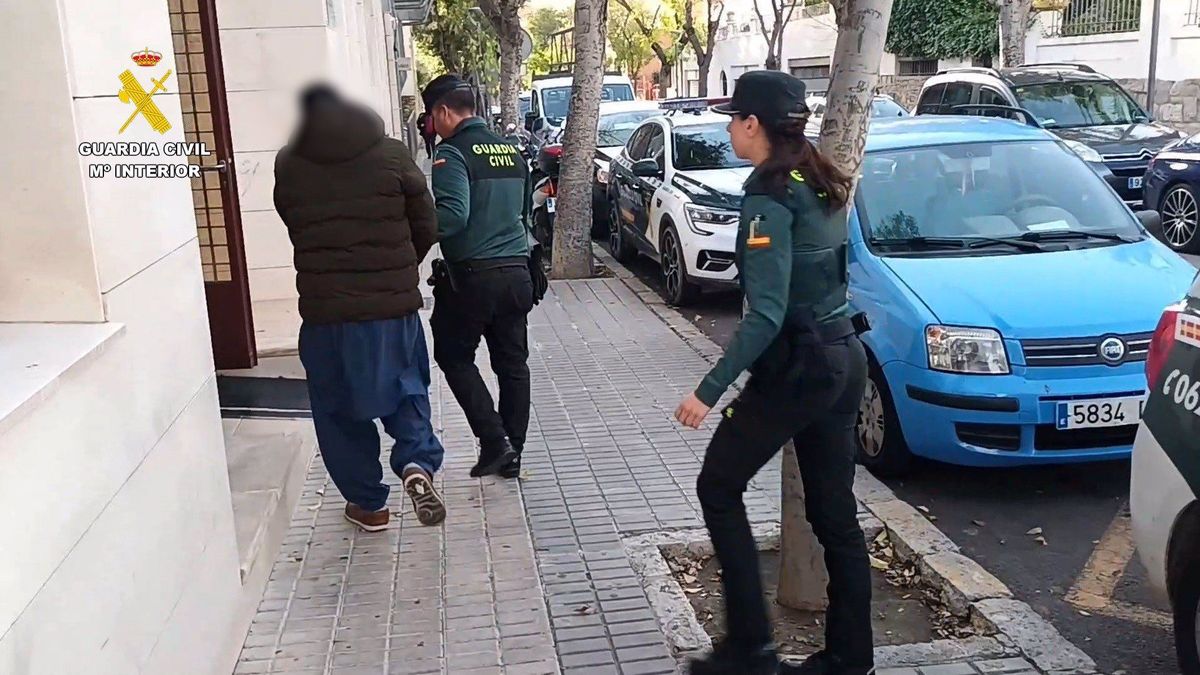 Uno de los detenidos es conducido al Juzgado de instrucción número 2 de Jaén