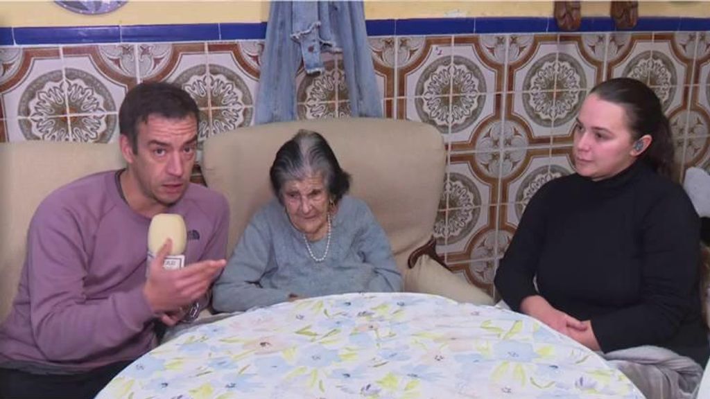 Margarita, de 95 años, podría ser desahuciada en 7 días de su casa por culpa de su hija: "Llevo toda la vida aquí"