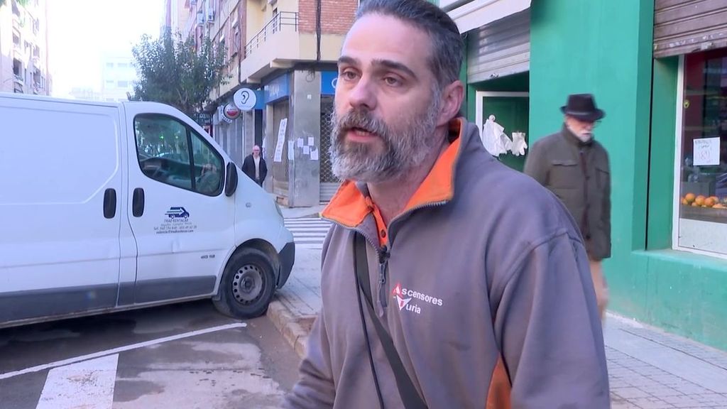 Así rescató Javier a varios vecinos de Catarroja atrapados en un local por la riada de la DANA de Valencia