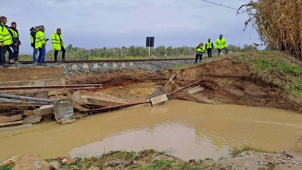 Daños en la línea ferroviaria Sevilla-Huelva provocados por la lluvia de la borrasca Garoé